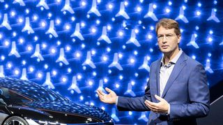 „Die Kostenbelastungen zur Erreichung der CO2-Ziele erfordern umfassende Maßnahmen zur Effizienzsteigerung in allen Bereichen unseres Unternehmens. Dazu gehört auch die Verschlankung unserer Prozesse und Strukturen“, sagte Daimler-Chef Källenius laut Mitteilung. (Daimler)