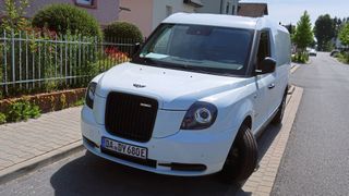 Der Transporter VN 5 von LEVC punktet mit örtlich emissionsfreiem Antrieb und einer klaren Ausrichtung auf günstige Betriebskosten. (Grimm/»kfz-betrieb«)