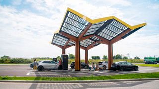 Statt 59 verlangt Fastned an seinen Schnellladestationen künftig 69 Cent pro kWh. (Bild: Fastned)