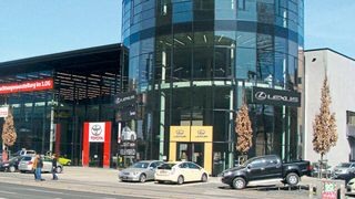 In der Berliner Stralauer Allee betreibt die M.C.F. Motor Company einen Toyota- und Lexus-Betrieb. (Bild: M.C.F. Company)