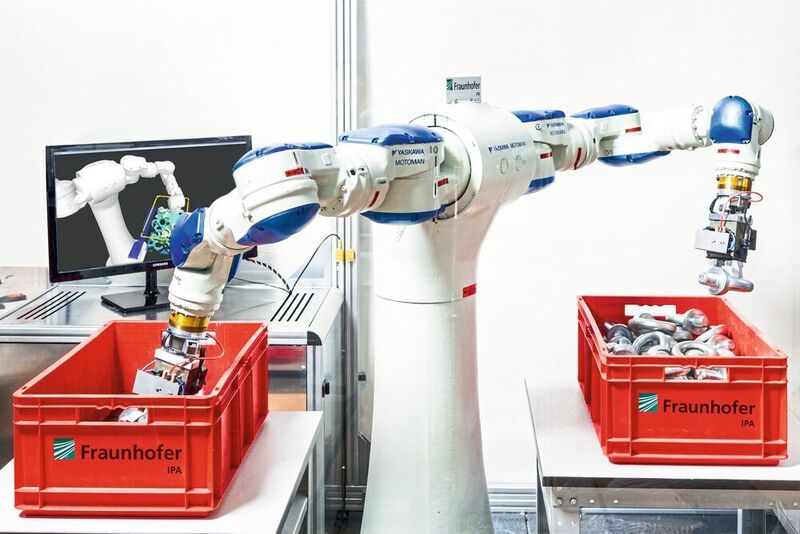 Dank der Bildverarbeitungssoftware bp3 ist dieser zweiarmige Roboter in der Lage, Bauteile aus einer Kiste zu greifen und definiert abzulegen.  (Fraunhofer IPA/Rainer Bez)