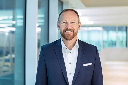 Stefan Scheiber, CEO bis Ende 2025 und Verwaltungsratspräsident: «Wir haben unsere Stärke unter Beweis gestellt, indem wir kontinuierlich Innovationen für unsere Kunden entwickelt und in künftiges Wachstum investiert haben.»(Bild:  Bühler)