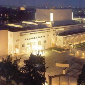Wenn sich abends in der Finnischen Nationaloper in Helsinki, einem Palast aus Glas und weißem Marmor, der Vorhang hebt, muss alles perfekt funktionieren — auch die Energieführungsketten