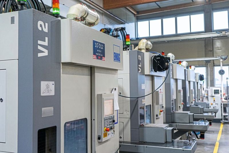 Insight into production: Emag VL 2 manufacturing systems fully linked for the automated machining of forged parts in a 20-shift operation. (Image:Emag)