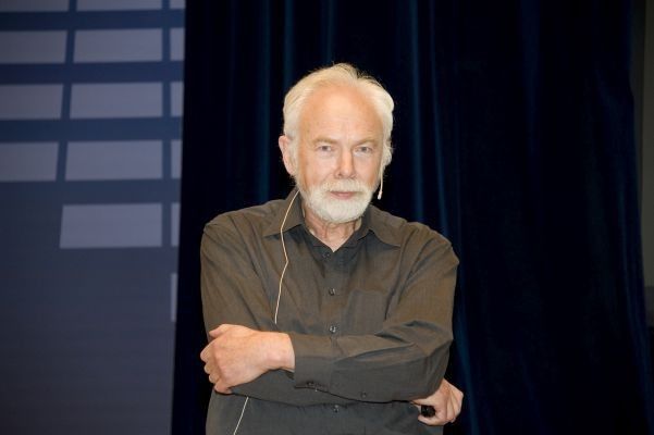Noch ein Moment der Sammlung: Gleich beginnt Professor Jochen Ludewig mit seiner Keynote. (Bild: Elisabeth Wiesner)
