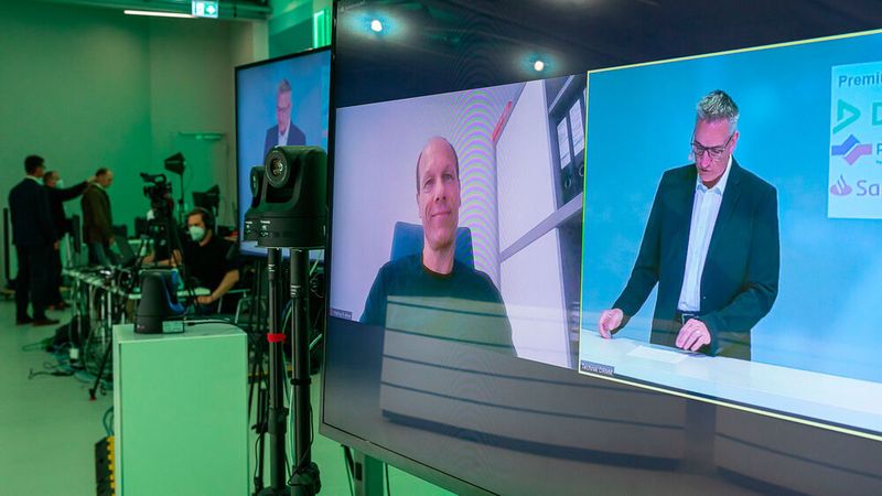 Mathias R. Albert (Vive La Car) zeigte den Teilnehmern, wie sie mit Autoabos Standzeiten reduzieren und Geld verdienen können. (Stefan Bausewein)