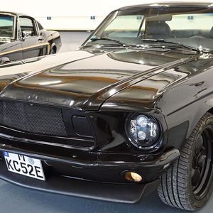 Böser Blick und böse Beschleunigung: In 6,3 Sekunden spurtet der kriegsche E-Mustang von 0 auf 100 km/h.(Bild:  Dominsky – »kfz-betrieb«)