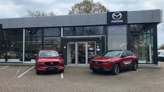 Das Autohaus Marhenke ist auf japanische Marken spezialisiert. Die Mazda-Modelle werden in einem exklusiven Showroom präsentiert. (Mazda)