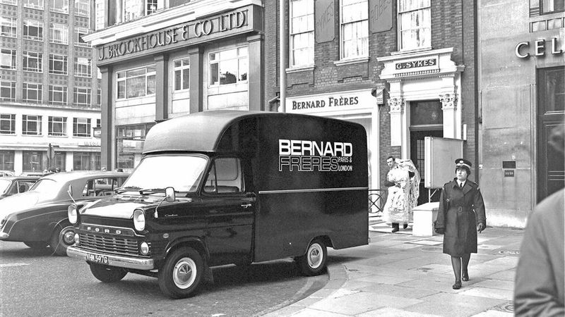 Was für Deutsche der VW-Bus war – aus dem Straßenbild der 60er- und 70er-Jahre nicht mehr wegzudenken –, war für die Briten der Transit. (Bild: Ford)