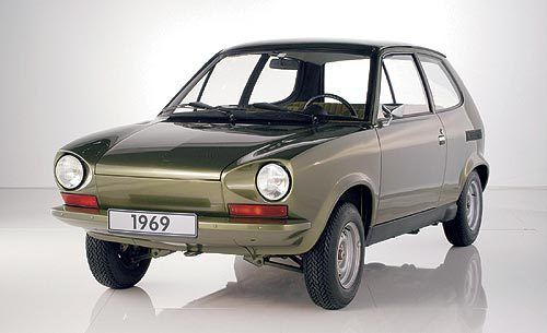 Wäre um ein Haar Käfernachfolger geworden: Der von Porsche entwicklte Typ „EA 266“ verfügte über einen wassergekühlten 4-Zylinder-Reihenmotor. Er befand sich unterhalb der hinteren Sitzbank. Ein chaotisches Fahrverhalten und thermische Probleme führten zur Einstellung des fast serienreifen Projekts, (Archiv: Vogel Business Media)