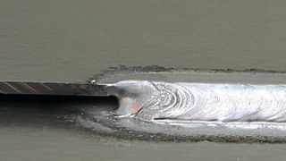 Mit dem neuen AC-Schweißprozess acArc puls XQ sind die Schweißnähte durch die stark reduzierten Magnesium-Oxide sehr blank. (EWM)