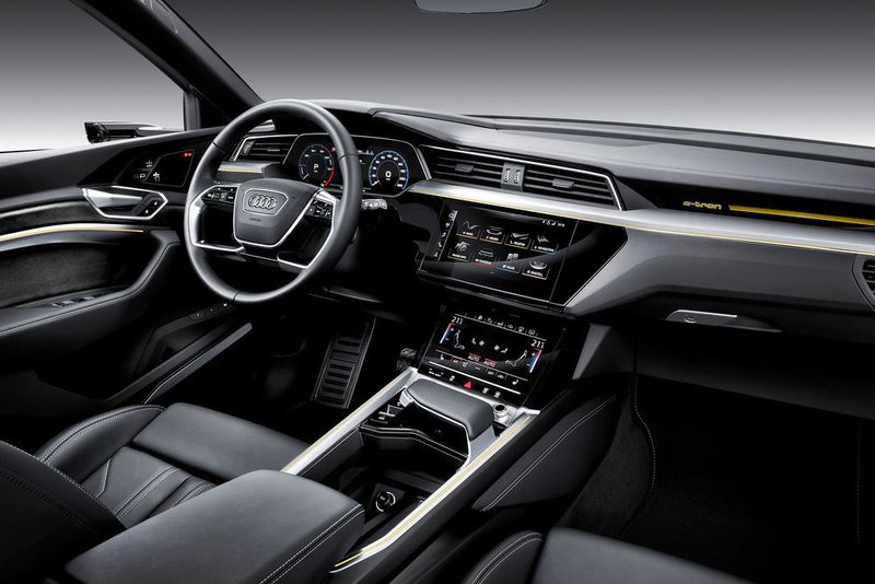 Serienmäßig verfügt der E-Tron über die Medienzentrale MMI Navigation plus samt „LTE Advanced“ und WLan-Hotspot. (Audi)