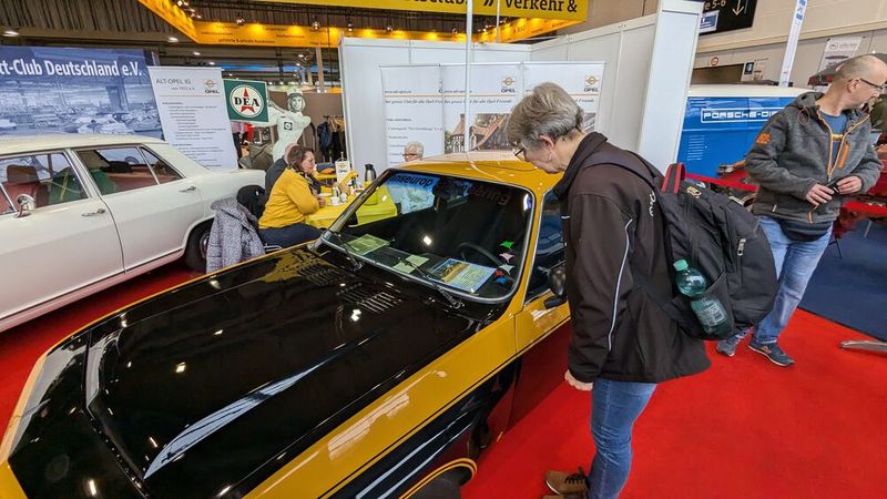 Ein Opel Manta A mit Sechszylinder? Da schaut nicht nur man, sondern auch frau schon mal genauer hin. (Bild: Dominsky – VCG)