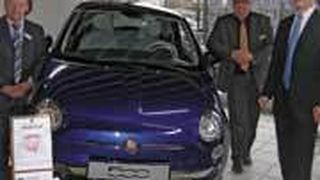 Wolfgang Hellwig, Verkäufer im Autohaus Dirkes, Reiner Gutowski, IT-Leiter im Autohaus Dirkes, und Florian Becker, BW-Solution-Geschäftsführer, haben gemeinsam noch einige Projekte vor. (Archiv: Vogel Business Media)