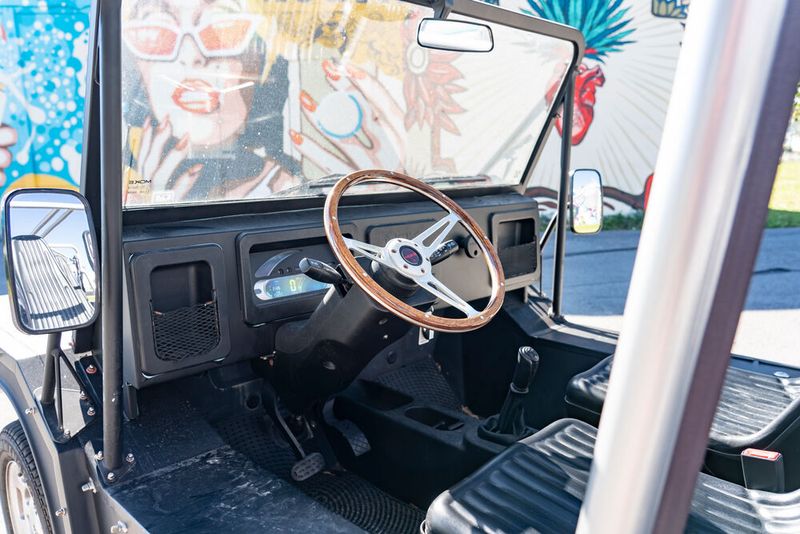 In diesen modernen Miami-Moke ist Geduld angesagt: Mehr als 25 Meilen pro Stunde oder etwa 40 km/h sind technisch nicht drin und juristisch nicht erlaubt. (Bild: BMW)