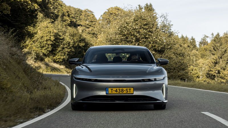 Die Sportlimousine verspricht gleich mehrere Superlative: Längste Reichweite für ein elektrisches Serienauto, bis zu 1.126 PS, schnellste Ladezeit aller E-Autos und einen Spurt in 2,7 Sekunden auf Tempo 100.  (Bild: Lucid Motors)