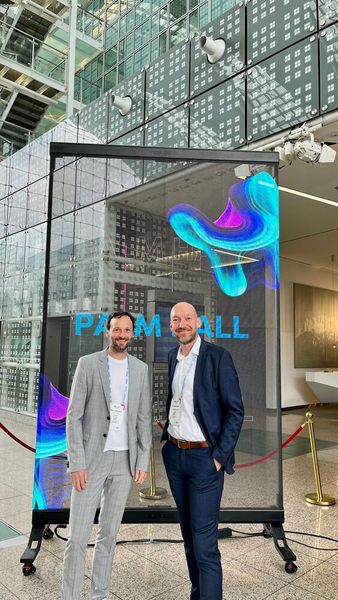 Robert Bergner (l.) und Christoph Spahn von LG freuen sich auf interessante Gespräche. (Bild: Vogel IT-Medien GmbH)