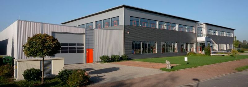 Bild 21: 2001 wird ein neues Bürogebäude in der Karl-Bold-Str. 40 in Achern bezogen.  (Bild: TDK-Lambda)