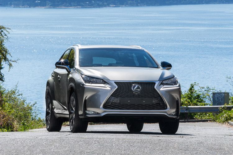 Das Modell ist allerdings aufs Sparen ausgelegt. Daher ist bereits bei Tempo 180 Schluss – trotz einer Systemleistung von 197 PS. (Lexus)