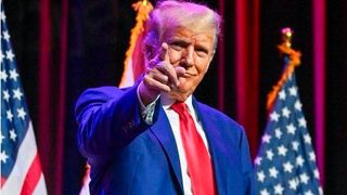 Trump hat`s doch geschafft – und nicht mal knapp! Nun bibbern die deutsche Industrie und ganz Europa, weil saftige Zölle drohen können. Ein Handelskrieg würde viele hundert Milliarden kosten. Hier einige Kommentare ... (Bild: D. Osenbyr)