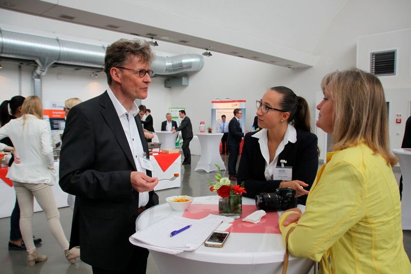 Am 11. Mai 2016 trafen sich über 80 Experten im Vogel Convention Center in Würzburg, um sich über intelligente Software für ein umfassendes Energiemanagement und Energiecontrolling zu informieren. Referenten zeigten auf,  wie Unternehmen die ersten Schritte bei der Energiedatenanalyse gehen können, welche Abhängigkeit zwischen Produktions- und Energiedaten besteht, welche Werkzeuge und Software Firmen einsetzen, welche Fördergelder winken und wie Ergebnisse interpretiert werden können. (elektrotechnik/Karin Pfeiffer)