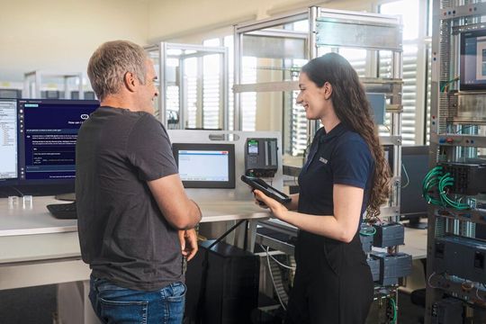 Der Engineering Copilot TIA führt Engineering-Aufgaben autonom aus (Bild:  Siemens)