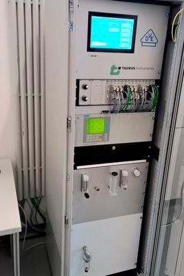 Bei der Wärmefreisetzungsprüfung werden entstehende Abgase bezüglich ihrer Temperatur und ihres Sauerstoff- und Kohlendioxidgehalts analysiert, was Rückschlüsse auf die Wärmeentwicklung zulässt. (S. Häuslein/konstruktionspraxis)