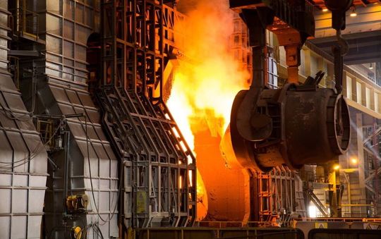 Die europäische und vor allem die deutsche Stahlindustrie wird von Billigimporten aus Asien und Indien belastet. Die Lage in der Welt kann das noch verschärfen. Die Produktionskraft Asiens in Sachen Stahl könnte auch noch zu einem massiven Überhang an Stahl führen.(Bild:  Worldsteel)