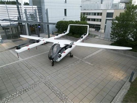 This is Romeo. This vertically starting e-aircraft with a hybrid drive was developed by ERC System from Ottobrunn (Germany) and recently presented in Erding. It's still a drone, but Romeo is expected to achieve what Volocopter and Lilium have failed to do ...(Image: ERC System)