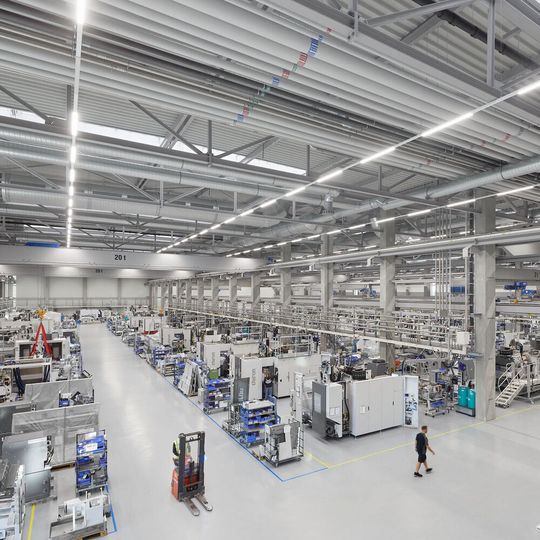 By the end of 2022, manufacturing and assembly processes in the Chirion Group will be climate-neutral — a milestone for the company's sustainability strategy. By the end of 2022, manufacturing and assembly processes in the Chirion Group will be climate-neutral — a milestone for the company's sustainability strategy.