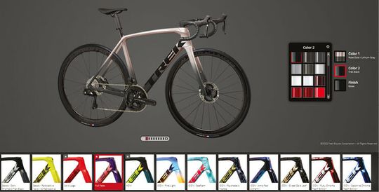 (Bei Project One entwirft der Trek-Kunde sein Traum-Bike auf dem Bildschirm und gibt die Bestellung im Bike Shop in seiner Nähe ab. Unter anderem kann er sich für eine eigens für ihn zusammengestellte Kombination aus Lackfarben, Farbschemata und Elementen entscheiden. Bild: Trek)