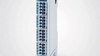 Das Smart Modul IO 011S von Sigmatek mit Zeitstempelfunktion verfügt über 14 digitale Ein- und Ausgänge sowie zwei analoge Eingänge.  (Sigmatek )