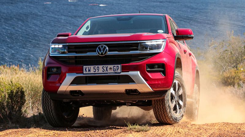 Mit einem Pick-up kann es ruhig ins Gelände gehen. (Bild: VW)