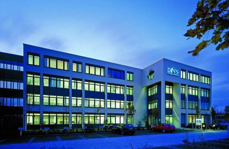 Der heutige Sitz der Firmenzentrale von DNS in Fürstenfeldbruck. (Archiv: Vogel Business Media)