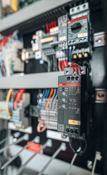 Zur Absicherung des Motors gegen Beschädigungen durch Überlast und Kurzschlüsse kommt neben dem Softstarter ein ABB-Motorschutzschalter MS132 zum Einsatz. (Bild: ABB)