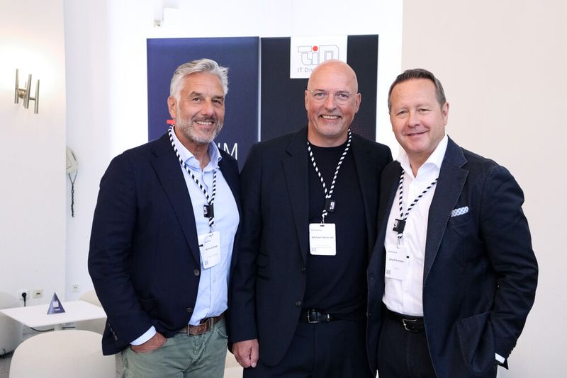 (V. l.) Richard Zirkel (Quantum), Michael Wunram (SanData) und Jörg Eilenstein (TIM) (Bild: TIM)