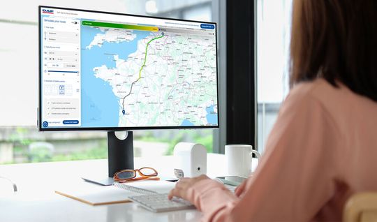 Interaktiver DAF-E-Lkw-Routensimulator: liefert Einblicke in die Einsatzfähigkeit und Reichweiten verschiedener E-Lkw von DAF. (Bild: ©  wattana - stock.adobe.com)