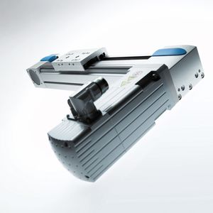 Welcher Antrieb ist energieeffizienter? Erst der direkte Vergleich zweier gleich dimensionierter Antriebe – eines pneumatischen und eines elektrischen – in unterschiedlichen Aufgabenstellungen räumt auf mit Vorurteilen.