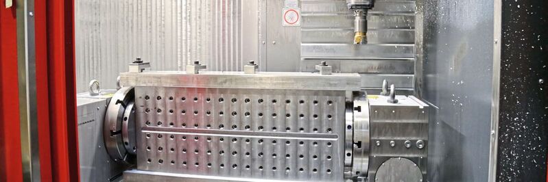 Das Vertikalbearbeitungszentrum F7 2600 von Hedelius mit Teileapparat arbeitet im Pendelbetrieb und ergänzt die Fertigungsstrategie bei Meag perfekt.