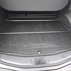 Der Kofferraum fasst mindestens 480 Liter. Allerdings fehlen praktische Taschen oder Netze an den Seiten.(Bild:  Sven Prawitz/Vogel Communications Group)