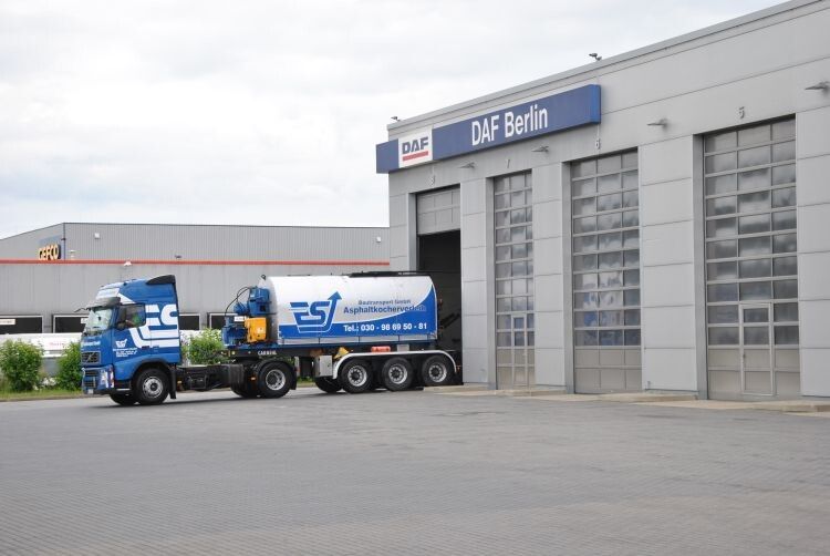 Auch das bieten die Brandenburger: ein hauseigene Lkw-Waschanlage. Die dürfen übrigens auch Nicht-DAF-Kunden nach Herzenslust nutzen. (Foto: Dominsky)