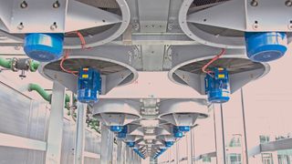 Das israelische Unternehmen Quantlr will mit QKD Rechenzentren, hier: typische Rückkühler auf dem Dach, sichern.  (ann_zima auf Pixabay)