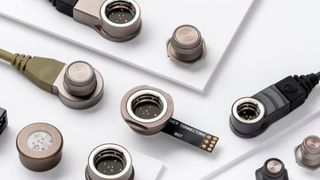 Die Fischer Freedom Series umfasst Steckverbinder, Kabelkonfektionen und aktive Lösungen mit zahlreichen Eigenschaften, Kontaktkonfigurationen, Grössen, Materialien und aktiven Komponenten. Sie eignen sich für fest installierte oder am Körper getragene Gesamtsysteme sowie kabellose Geräte. (Fischer Connectors)