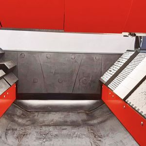 Bei Remalox HD absorbiert eine Gummimatrix die Prallenergie, während einvulkanisierte Keramikelemente vor Verschleiß schützen.(Bild:  Rema Tip Top)