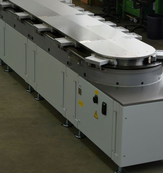 Jeder Werkstückträger kann mit einem Gewicht von bis zu 25 Kilogramm belastet werden. (Bild:  Grün & Köder)