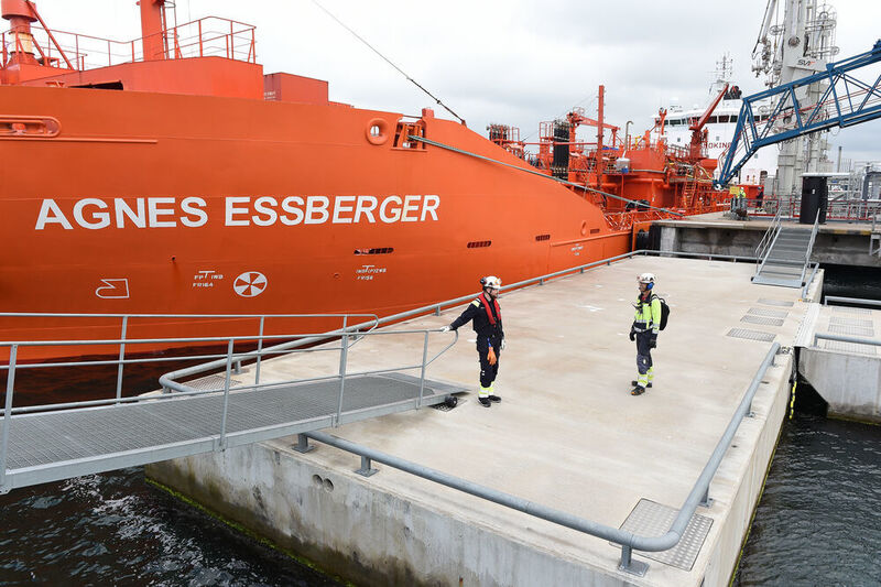 Borealis in Stenungsund, Sweden receives its first delivery of renewably-sourced feedstock for carrying out a processing test run at its steam cracker. (Borealis)