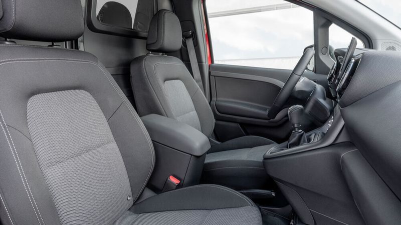 Die Sitze sind eine Mercedes Eigenentwicklung und sollen zu einem guten Fahrgefühl beitragen. (Mercedes-Benz)