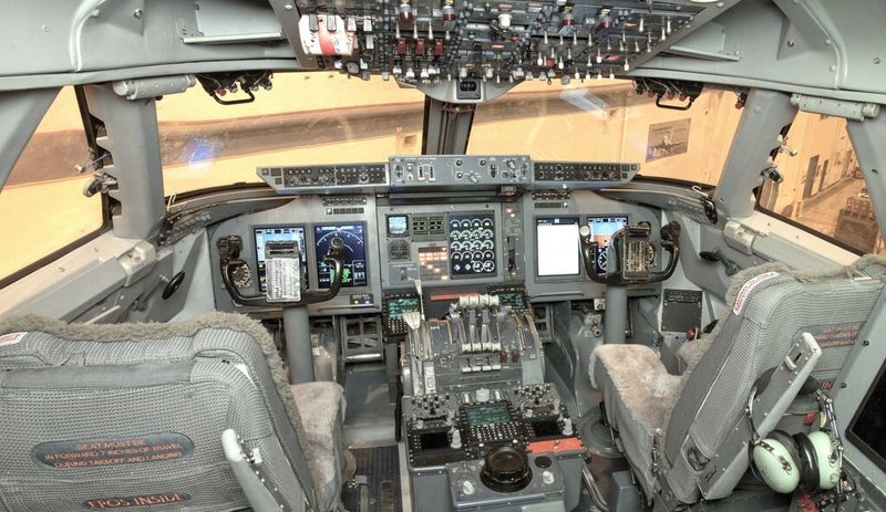 2008 wurde das SOFIA Flight Deck zu einem modernen Glas-Cockpit umgerüstet (NASA)