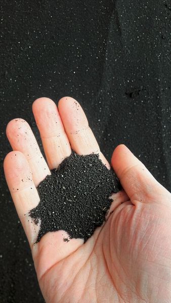 Trockengranulat nach Durchlauf durch den Wirbeltrockner (Bild: Segler)