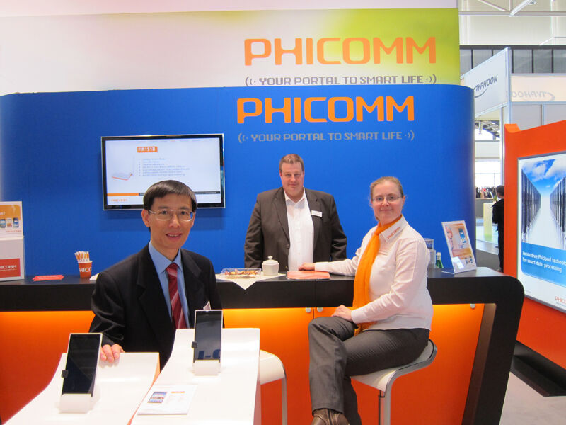 Das Phicomm-Team stand für jegliche Fragen zur Verfügung (v. l.): Dr. Jie Lin, Rüdiger Kriete und Franziska Raabs-Gast (Bild: IT-BUSINESS)